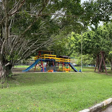 Condominio com muita diversão Toninhas-3